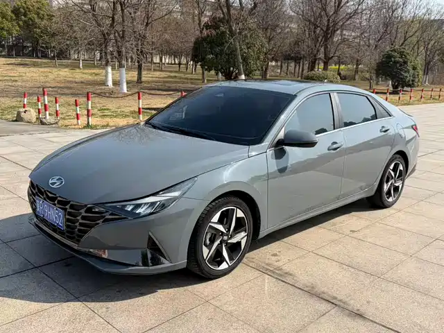 HYUNDAI ELANTRA