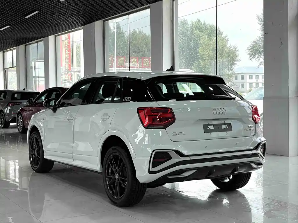Audi Q2L 2023 35TFSI