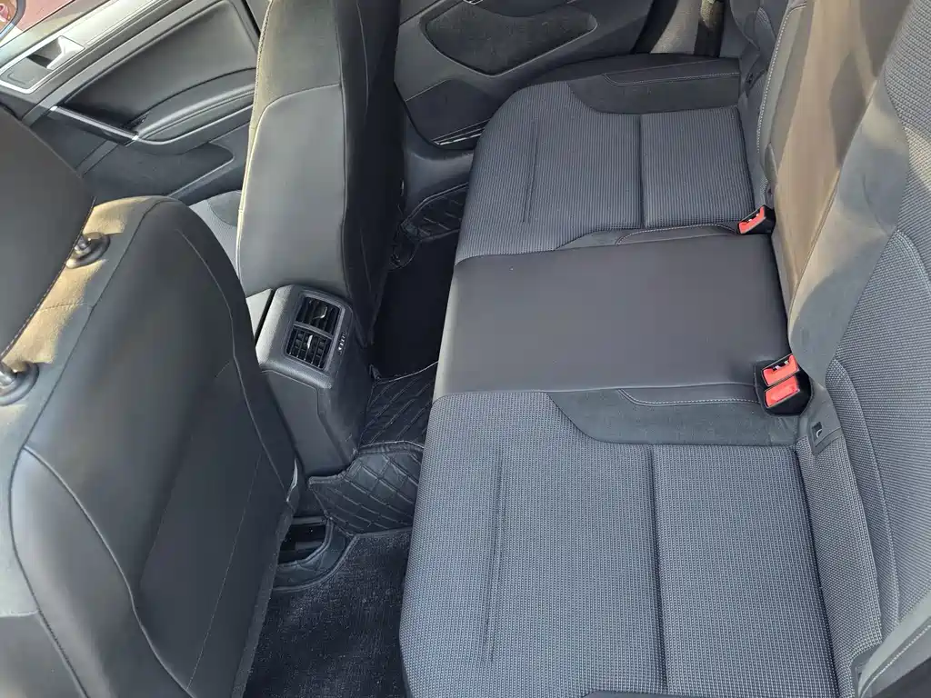 Volkswagen Golf — миниатюра 10