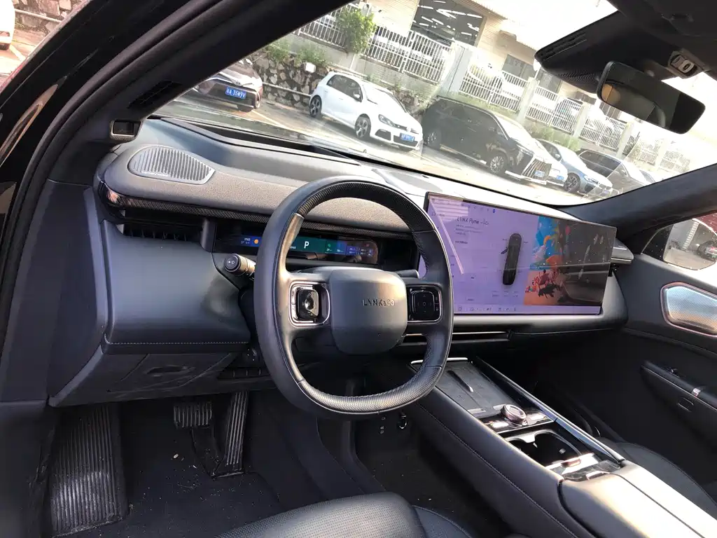 Lynk & Co 900 — миниатюра 8
