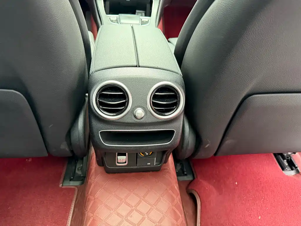 Mercedes-Benz C-Class — миниатюра 12