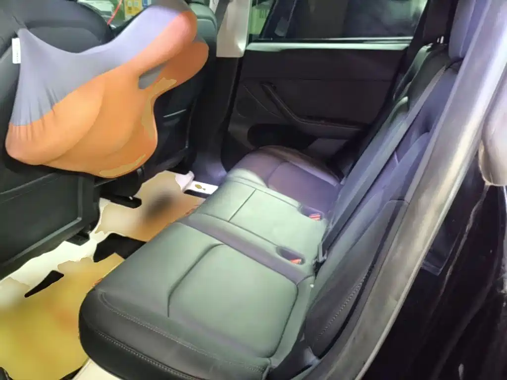 Tesla Model Y — миниатюра 17