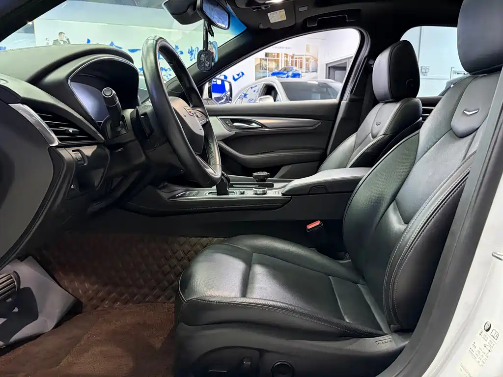 Cadillac CT5 — миниатюра 5