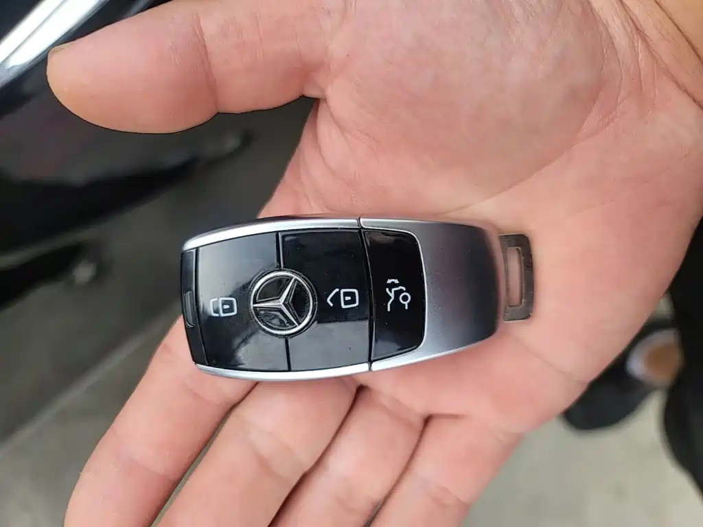 Mercedes-Benz E-Class — миниатюра 9