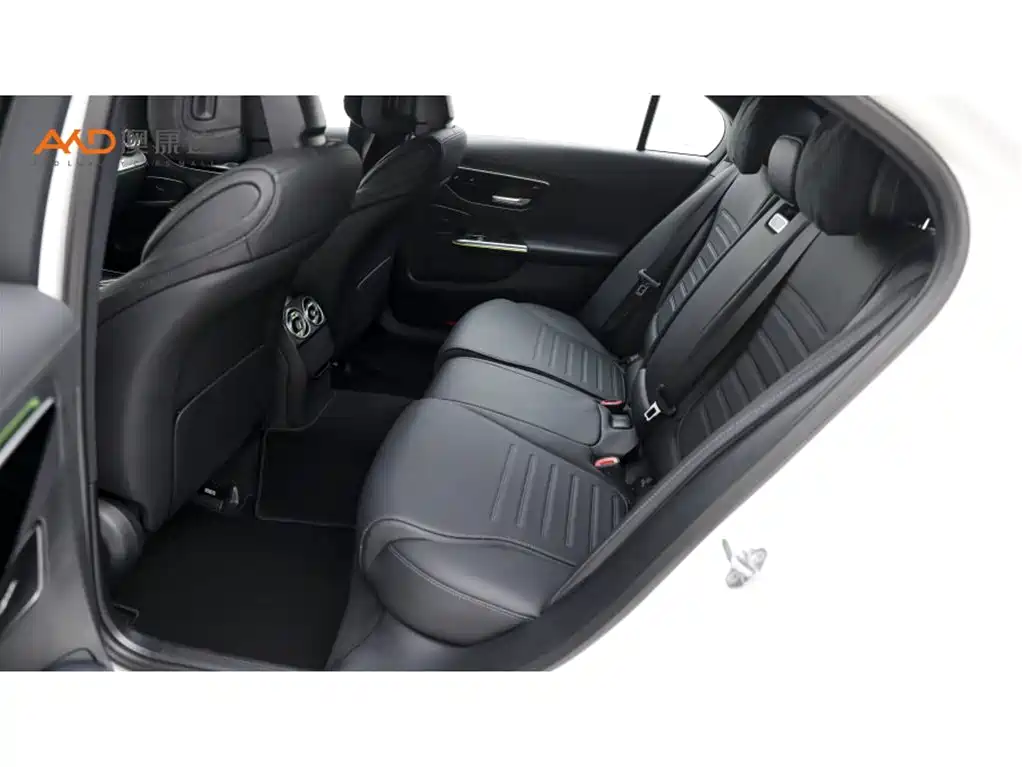 Mercedes-Benz C-Class — миниатюра 7