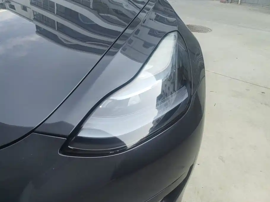 Tesla Model 3 — миниатюра 4