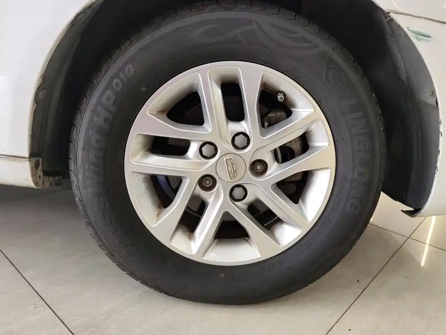 Geely Emgrand — миниатюра 6
