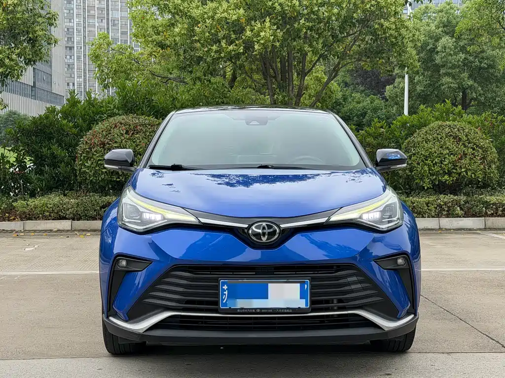 Купить Toyota IZOA