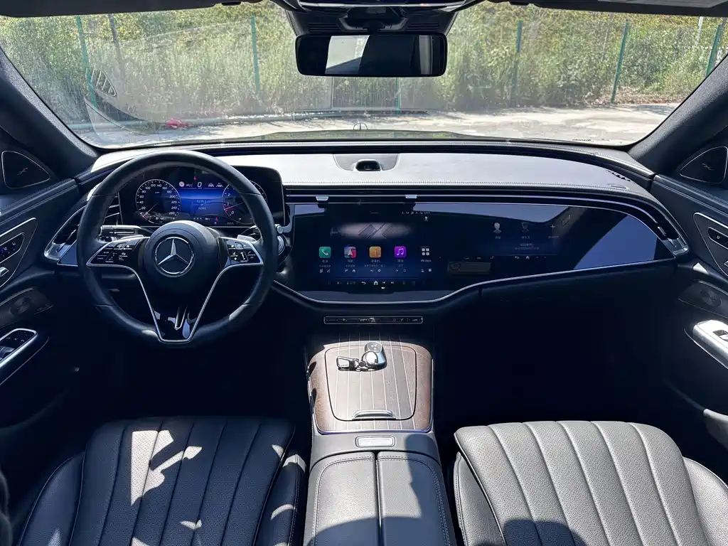 Mercedes-Benz E-Class — миниатюра 5
