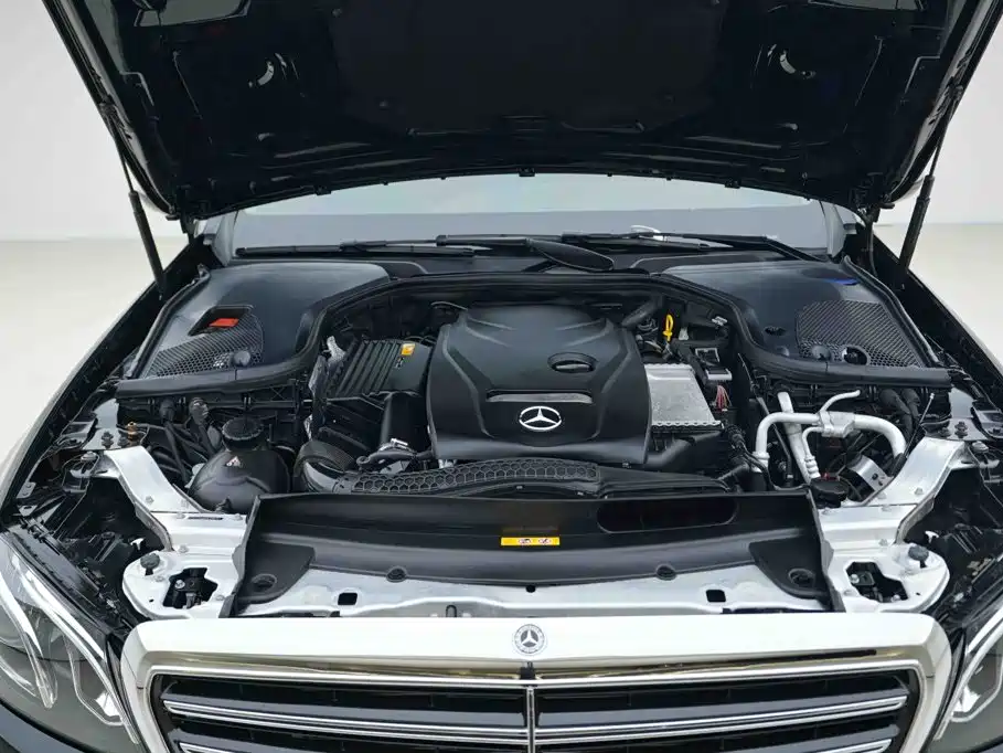 Mercedes-Benz E-Class — миниатюра 6