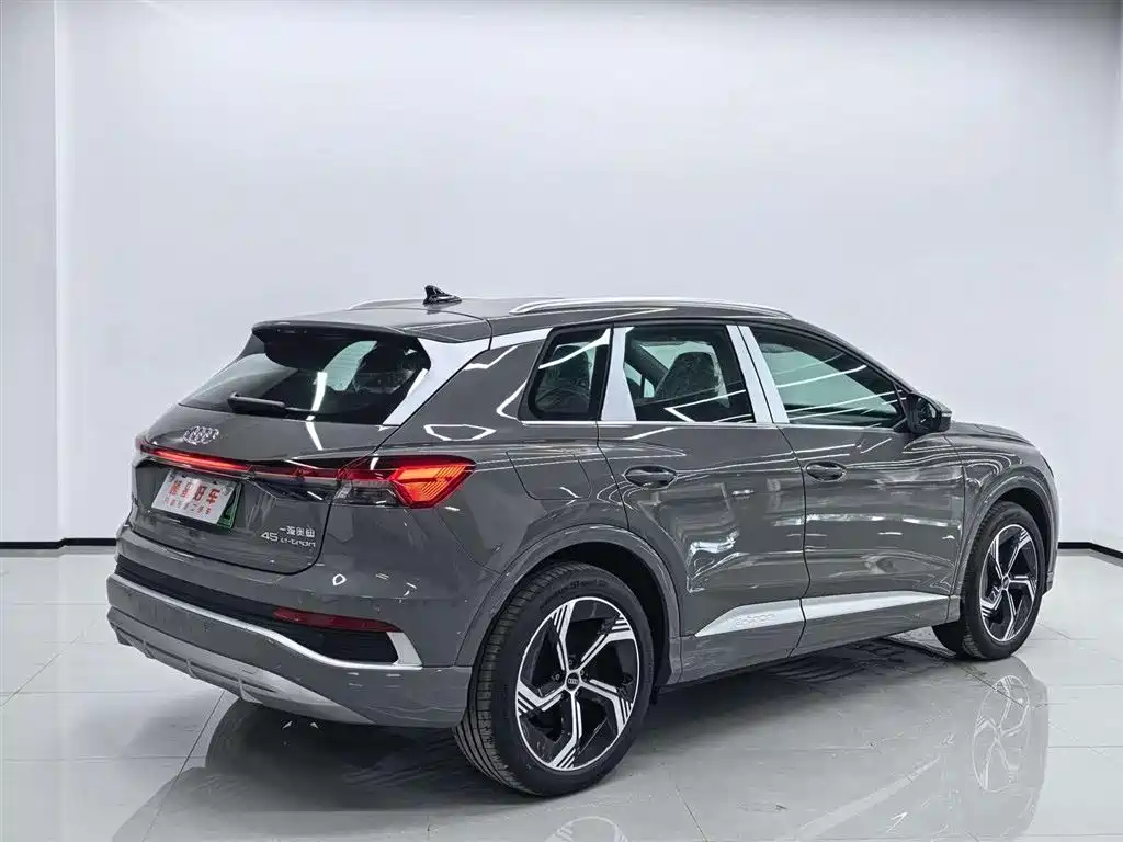 Audi Q4 e-tron — миниатюра 4