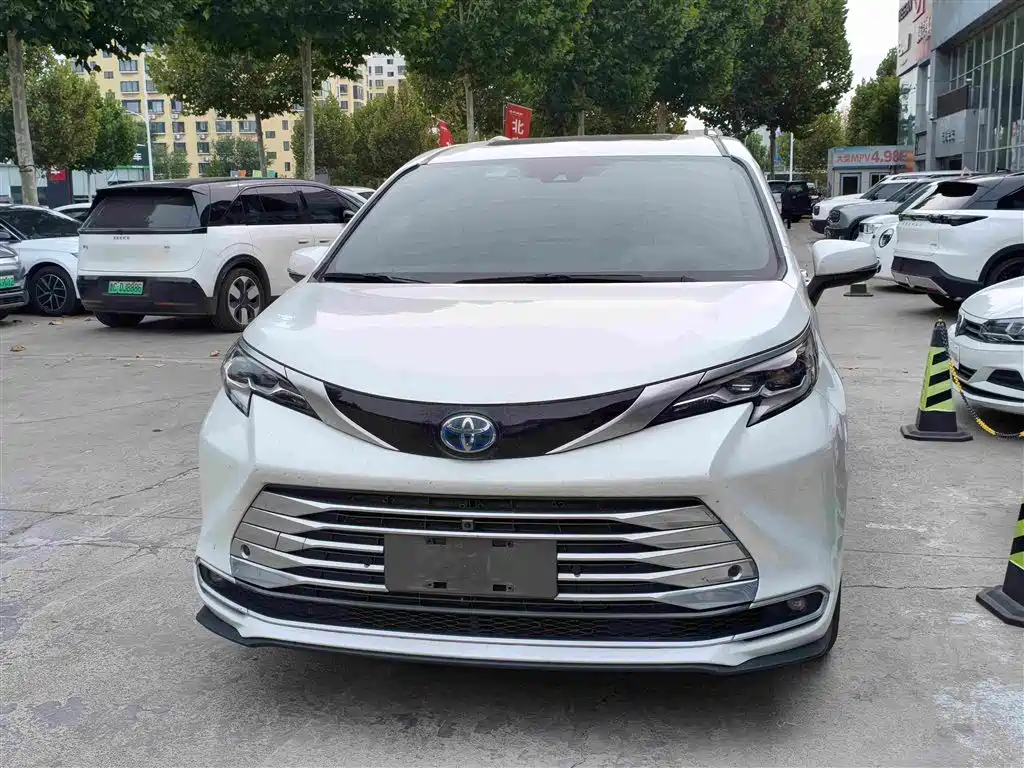 Toyota Sienna — миниатюра 2