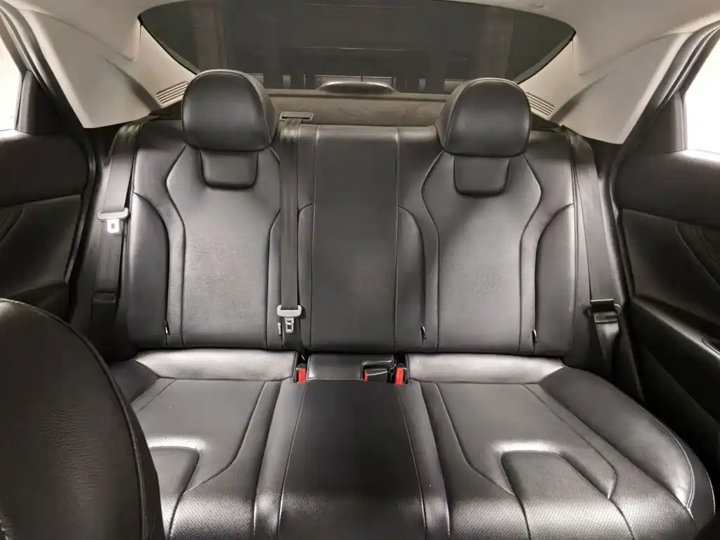 Hyundai Elantra — миниатюра 15