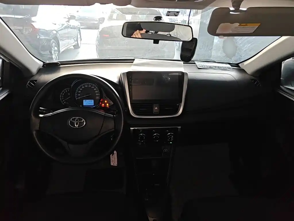 Toyota Yaris L — миниатюра 10