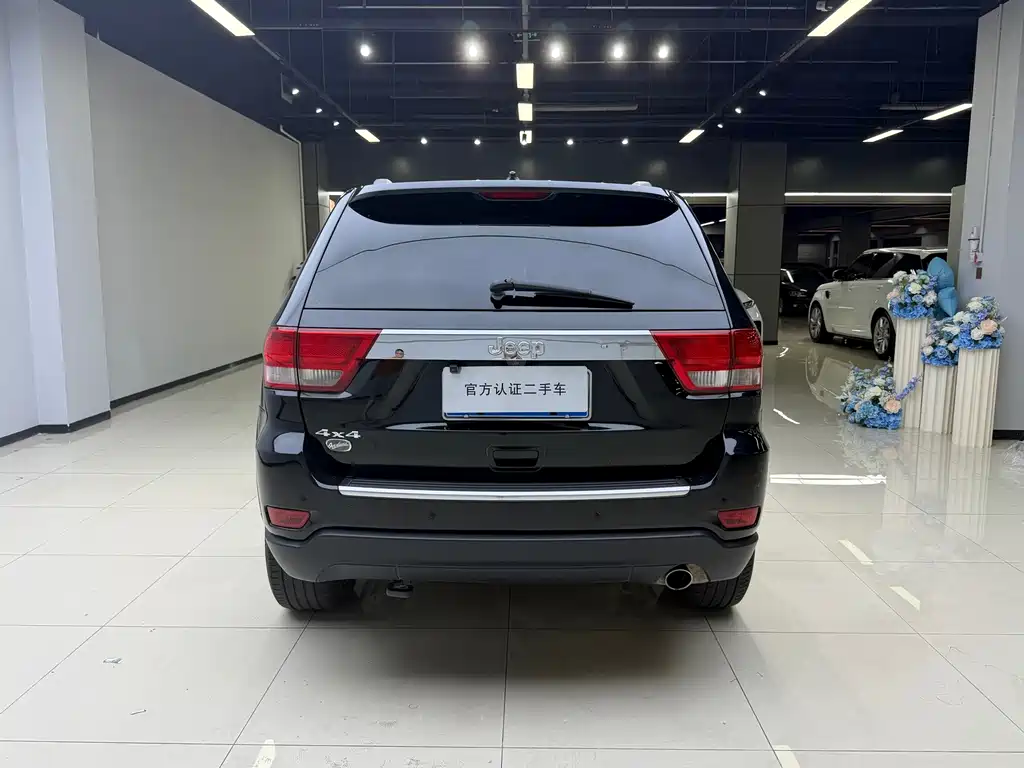 Jeep Grand Cherokee (Import) — миниатюра 8