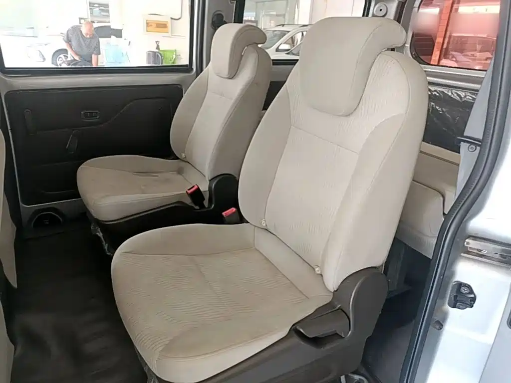 Wuling Rongguang V — миниатюра 17