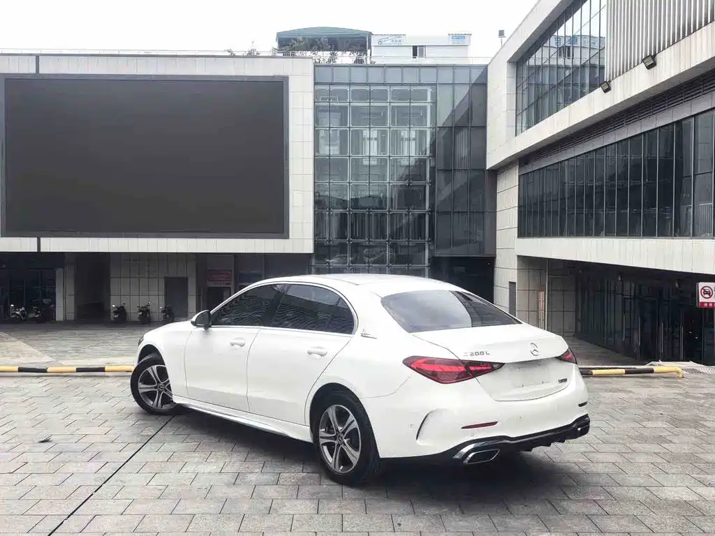Mercedes-Benz C-Class — миниатюра 7