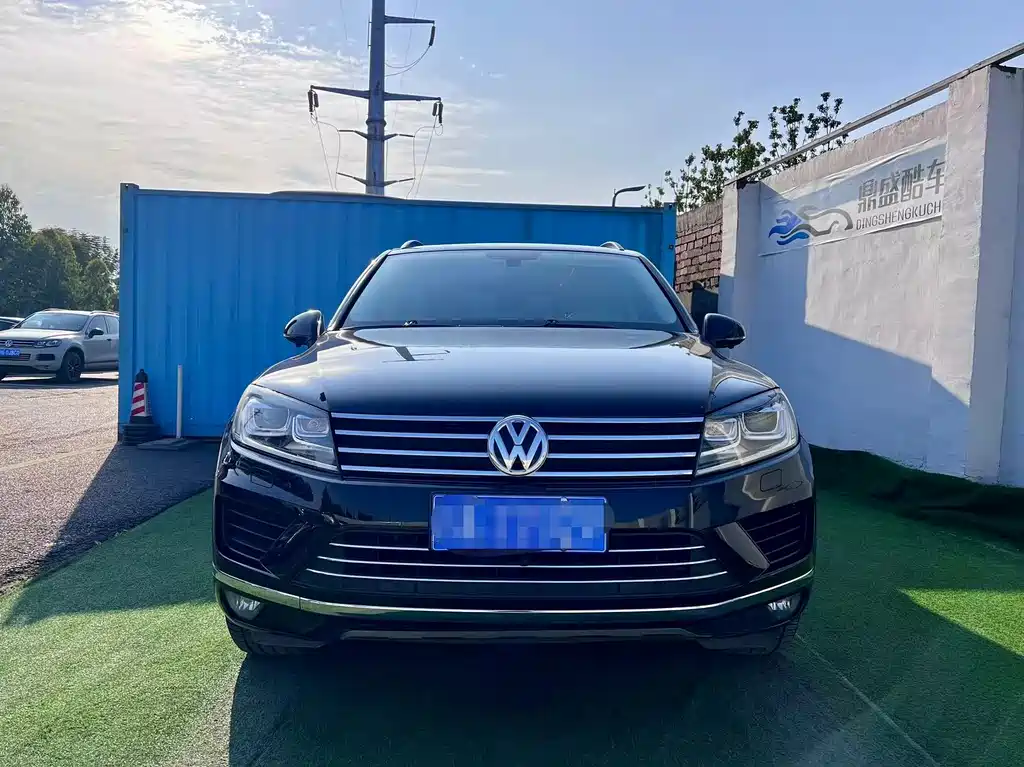 VOLKSWAGEN TOUAREG