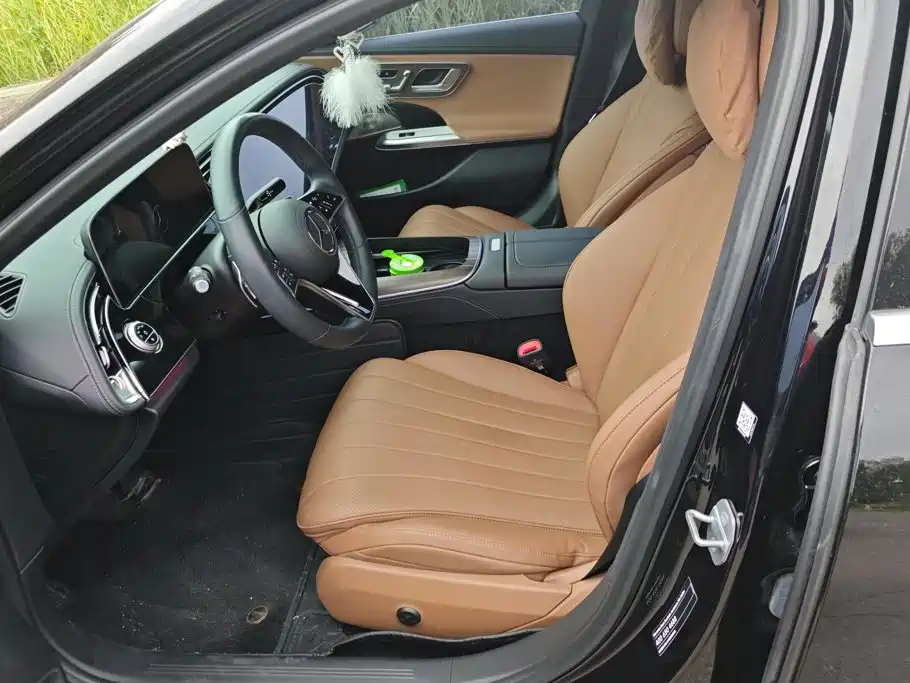 Mercedes-Benz E-Class — миниатюра 9