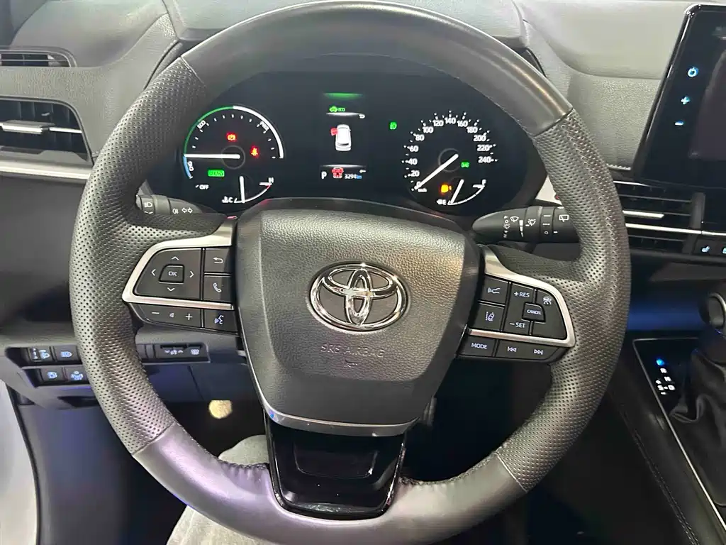 Toyota Sienna — миниатюра 12
