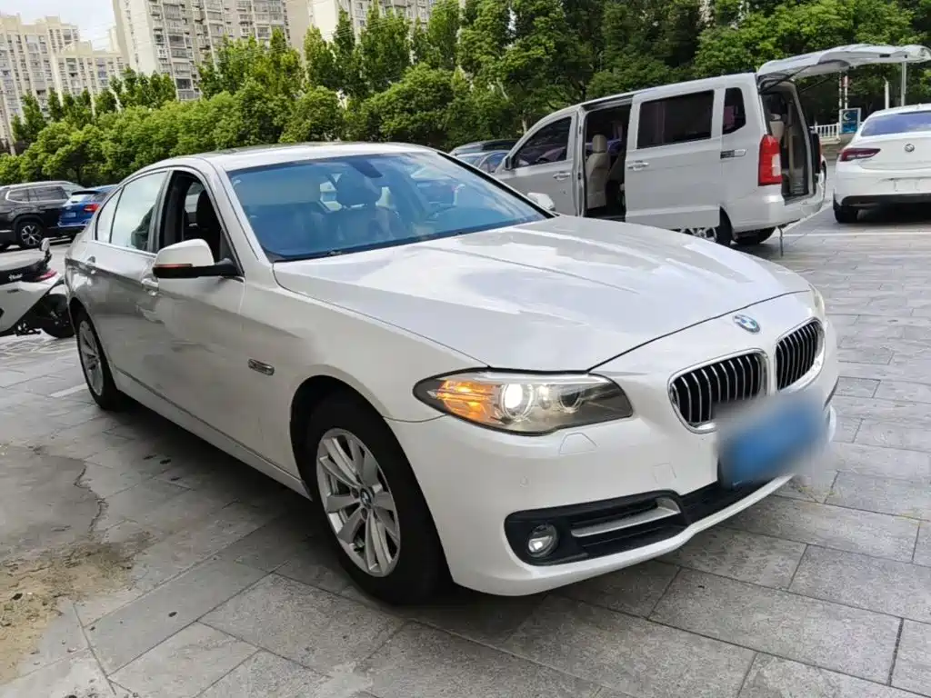 BMW 5 Series — миниатюра 4