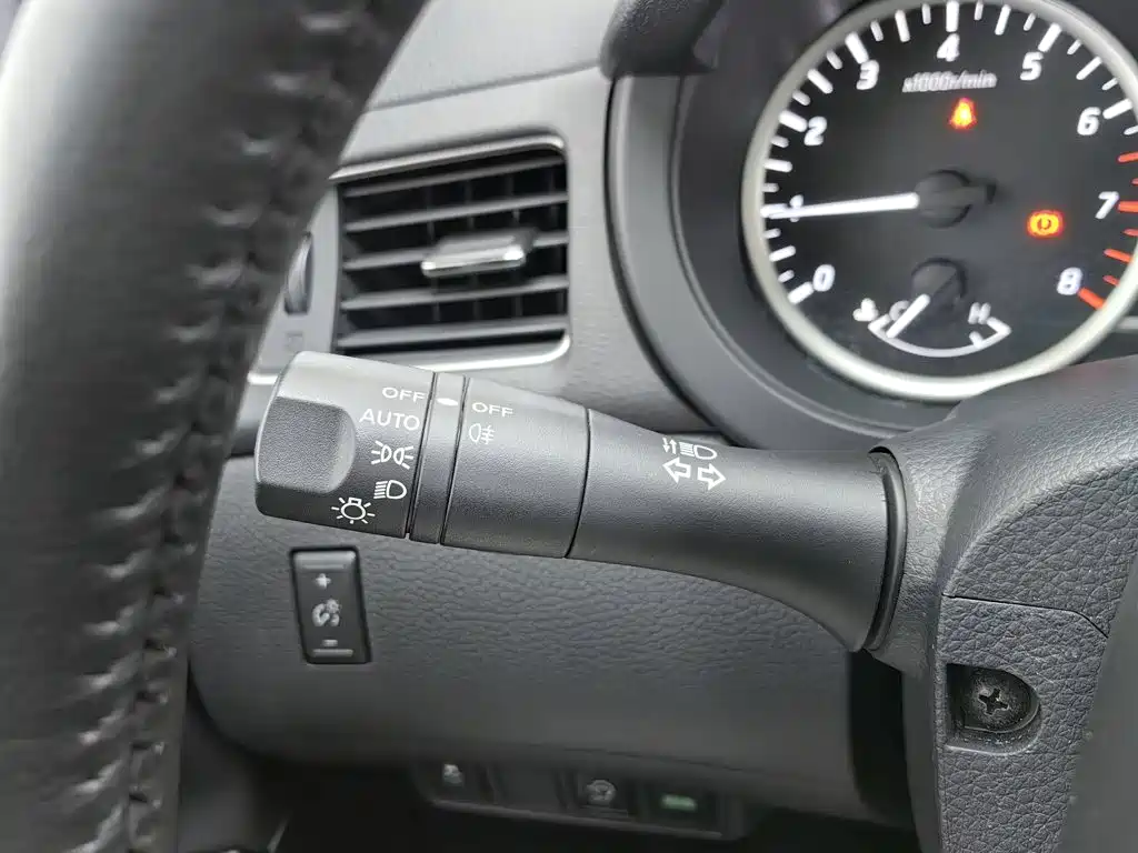 Nissan Tiida — миниатюра 21