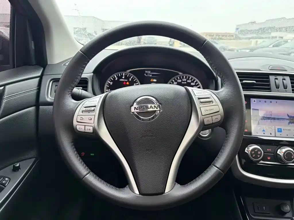 Nissan Tiida — миниатюра 11
