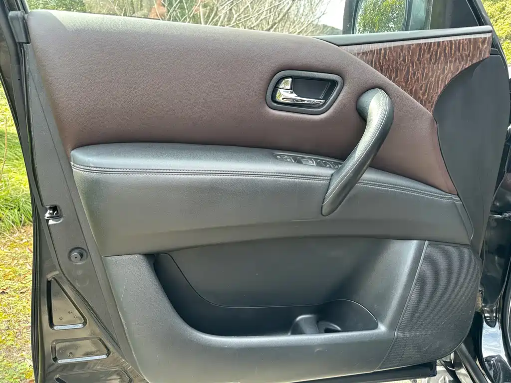 Nissan Patrol — миниатюра 11