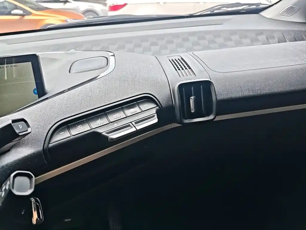 Baojun KiWi EV — миниатюра 13