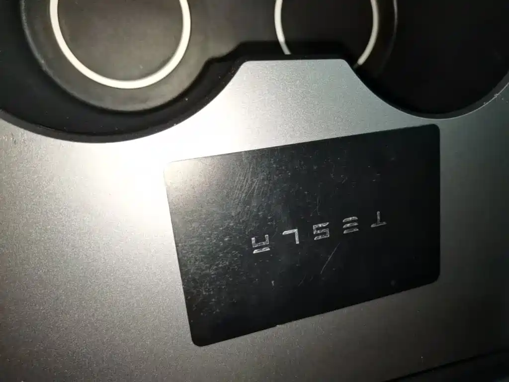 Tesla Model Y — миниатюра 9
