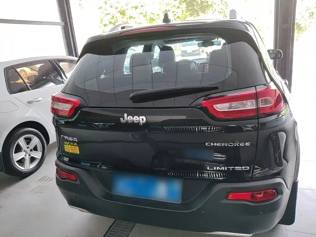 Jeep Cherokee — миниатюра 6