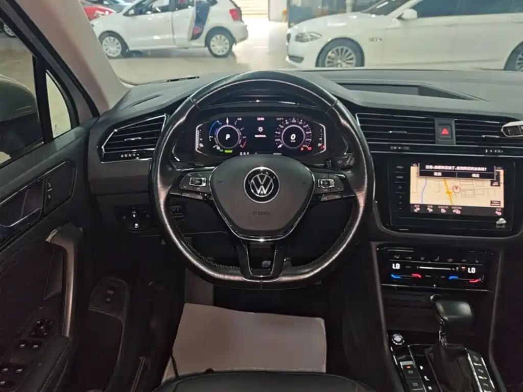 Volkswagen Tiguan L PHEV — миниатюра 11