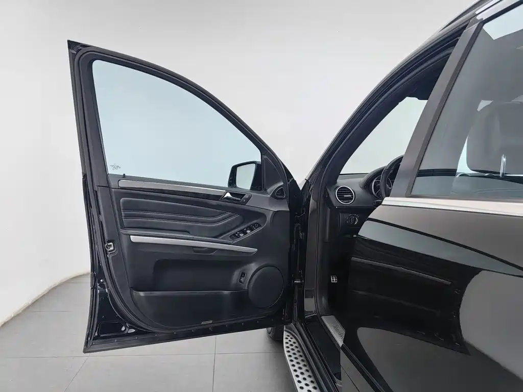 Mercedes-Benz M-Class — миниатюра 8