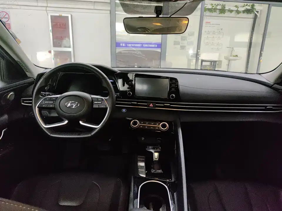 Hyundai Elantra — миниатюра 7