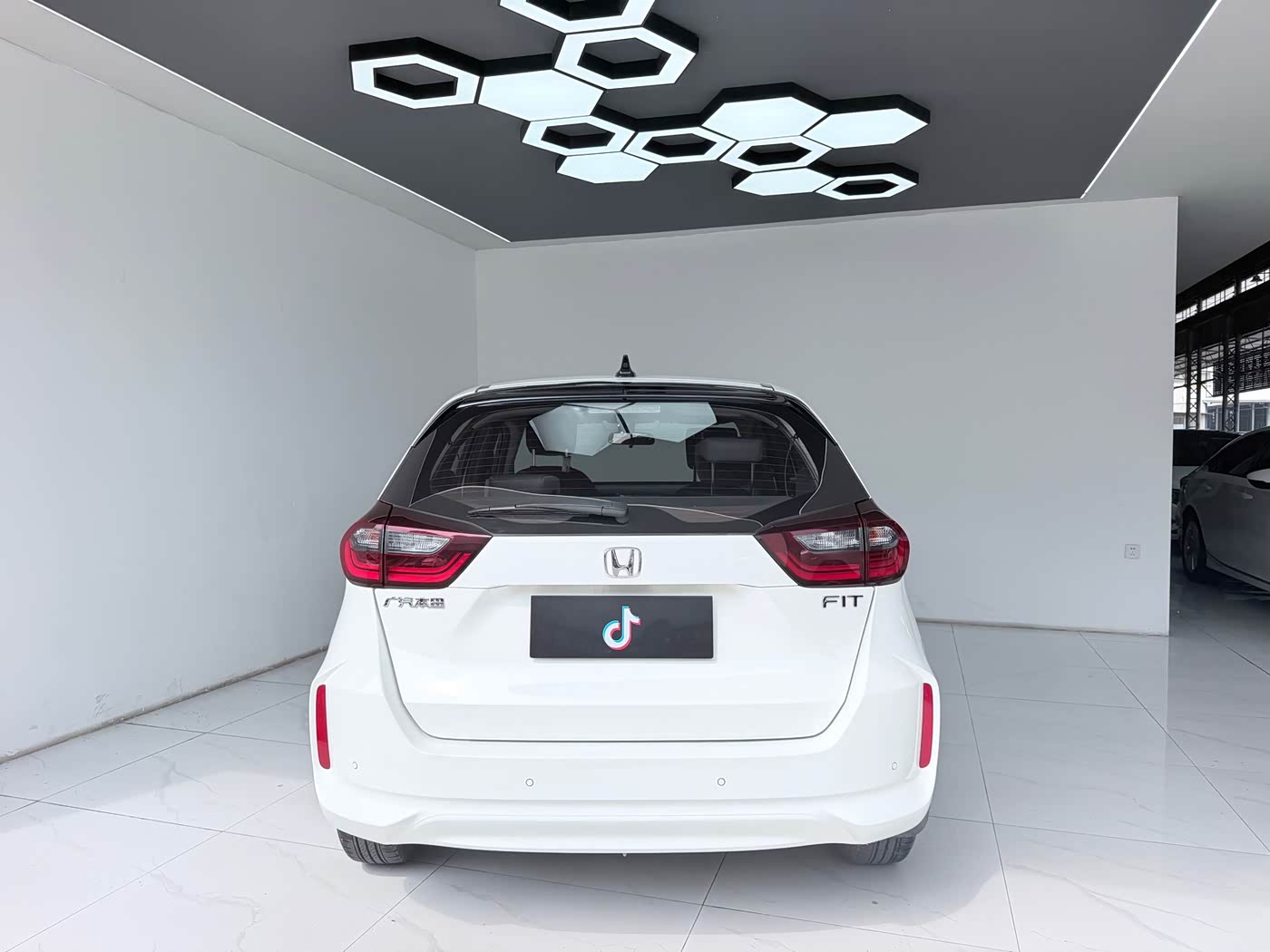 Honda Fit 1.5 л 2022 г. Белый, пробег 26000 км