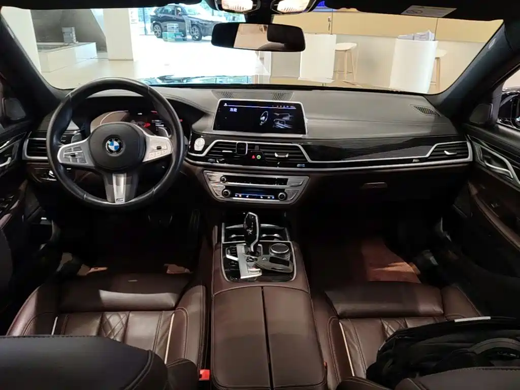 BMW 7 Series — миниатюра 14