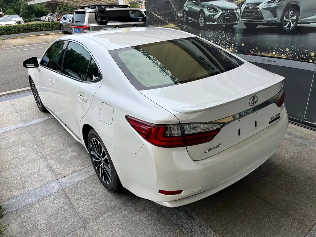 Lexus ES 2016 200 Midnight