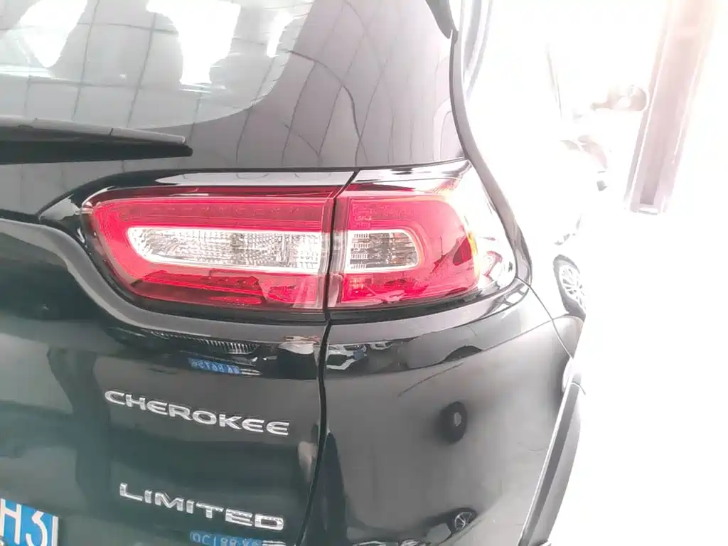 Jeep Cherokee — миниатюра 8