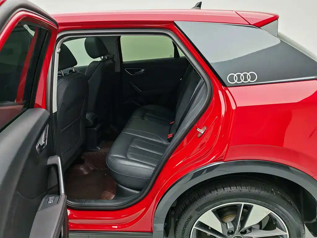 Audi Q2L 2022 — фото 15