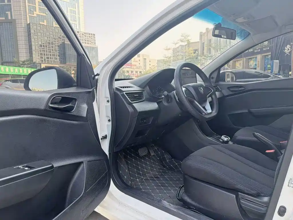 Baojun 310W — миниатюра 4