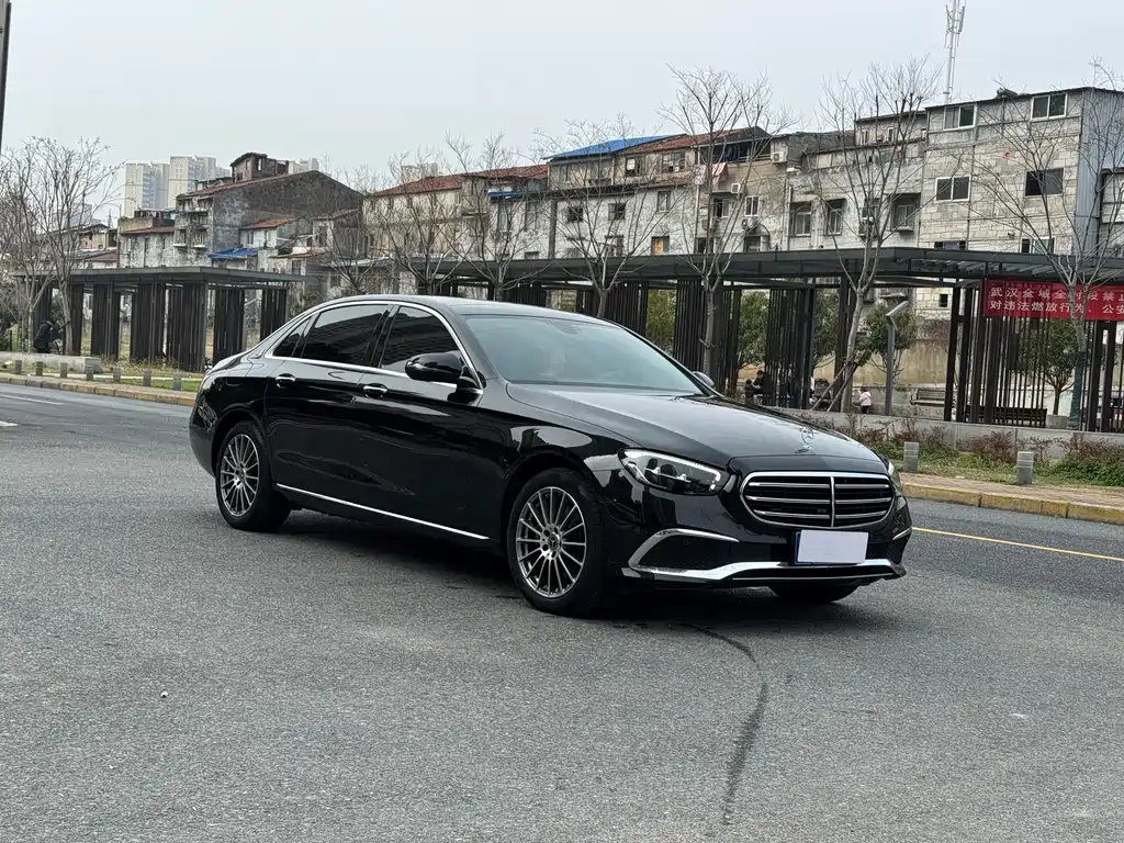 Mercedes-Benz E-Class — миниатюра 3