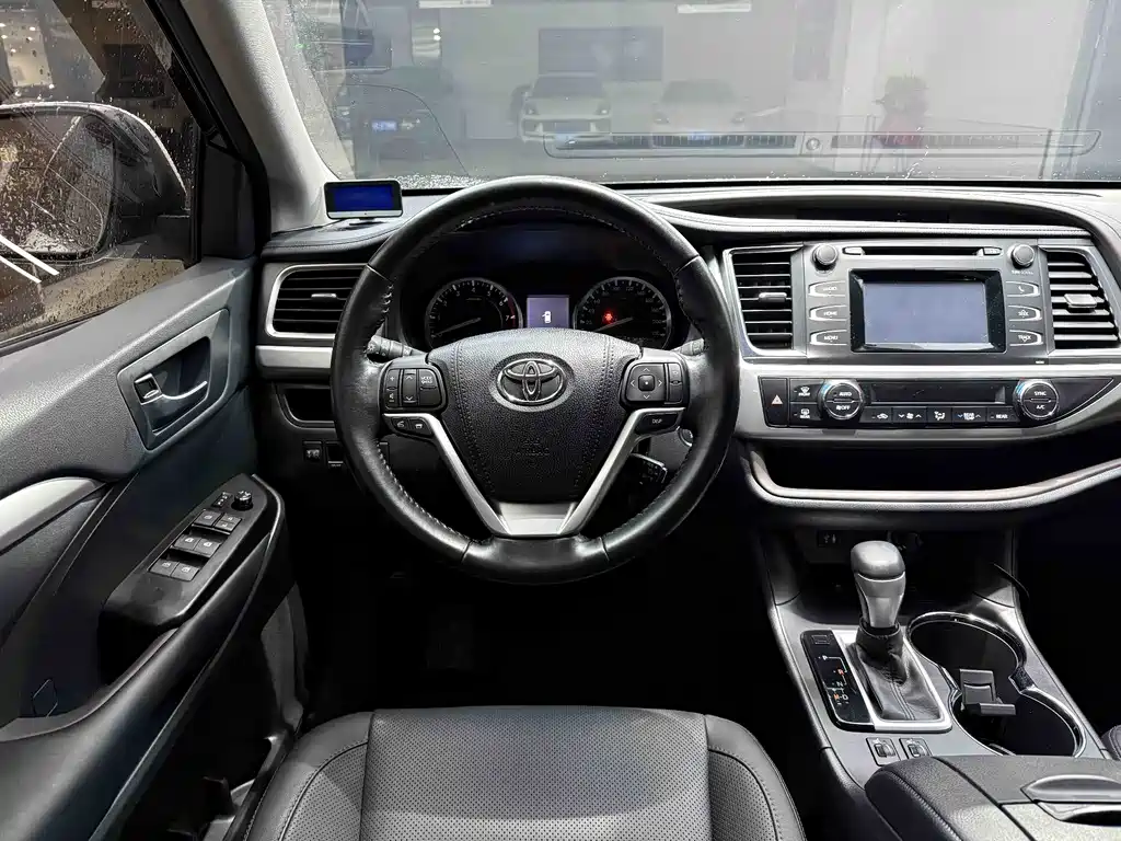TOYOTA HIGHLANDER