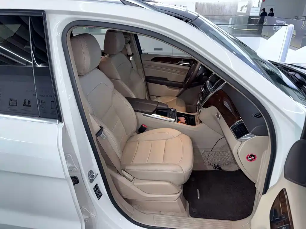 Mercedes-Benz M-Class — миниатюра 11