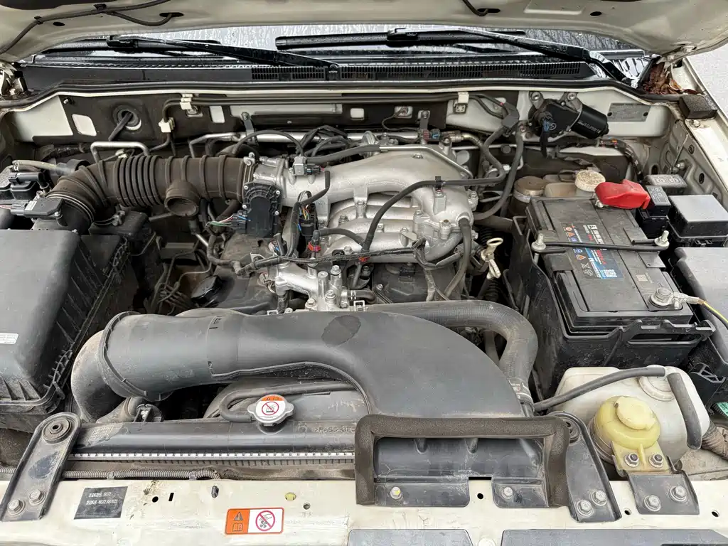 Mitsubishi Pajero (Import) — миниатюра 14