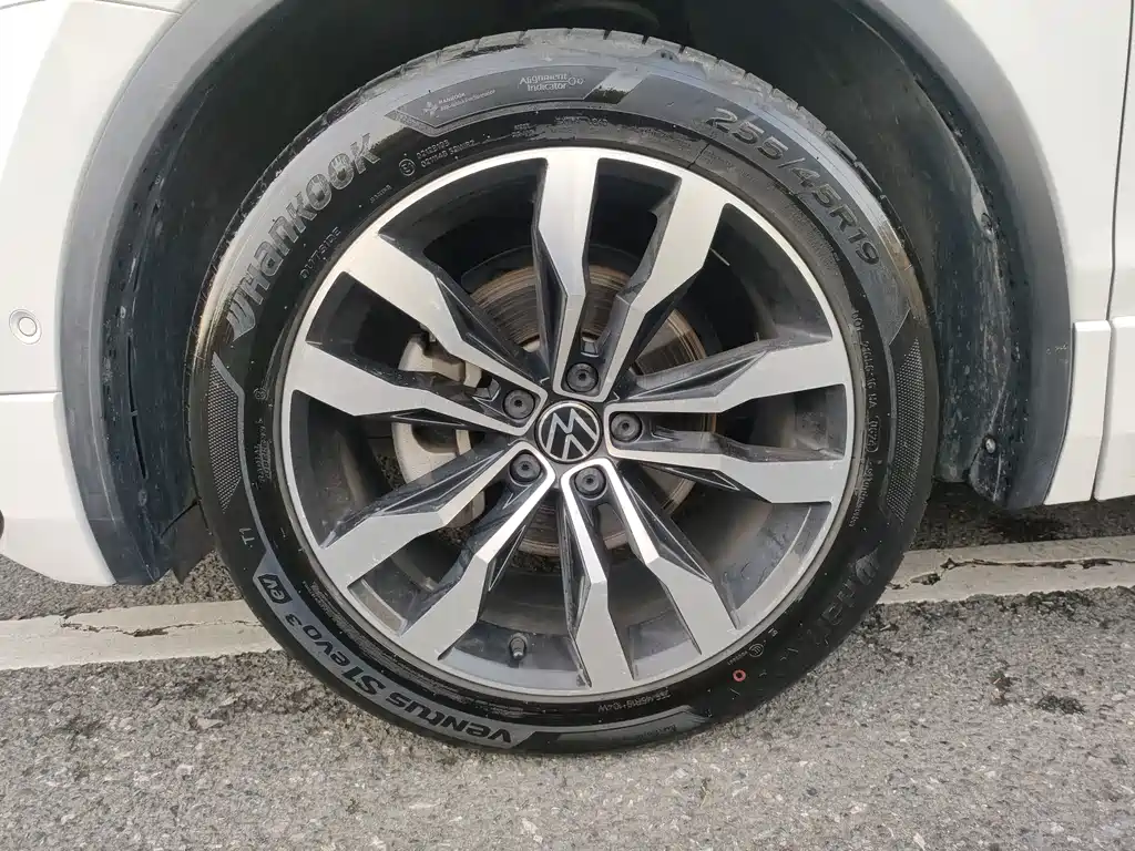 Volkswagen Tiguan L — миниатюра 8