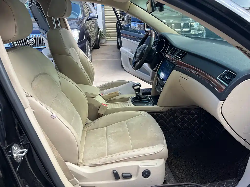 Skoda Superb — миниатюра 4