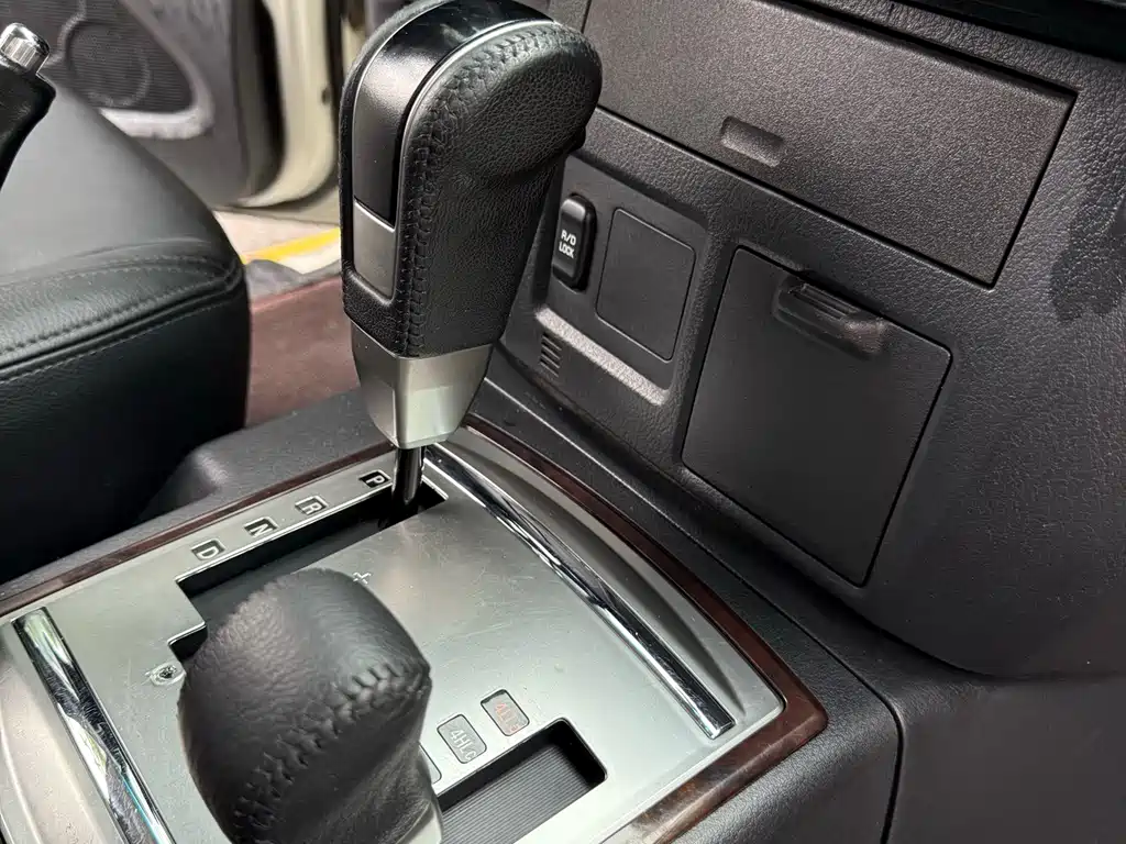 Mitsubishi Pajero (Import) — миниатюра 12