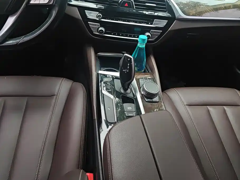 BMW 5 Series — миниатюра 16