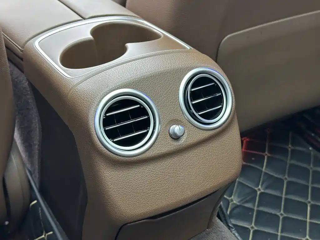 Mercedes-Benz E-Class — миниатюра 20