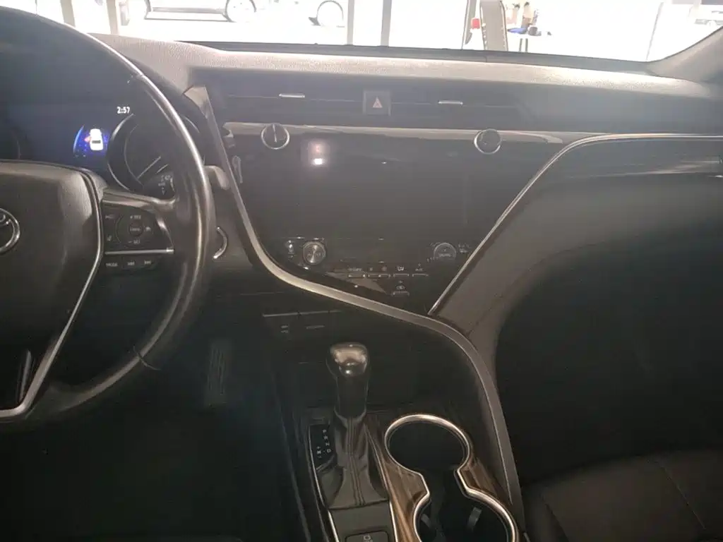 Toyota Camry — миниатюра 13